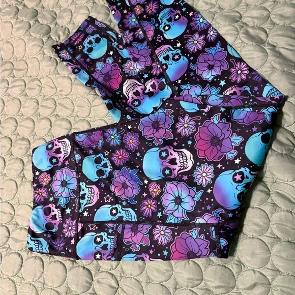 CVG leggings purple and teal skulls - Picture 3 of 3